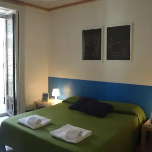 https://gianluca-rooms.taorminaitalyhotels.com